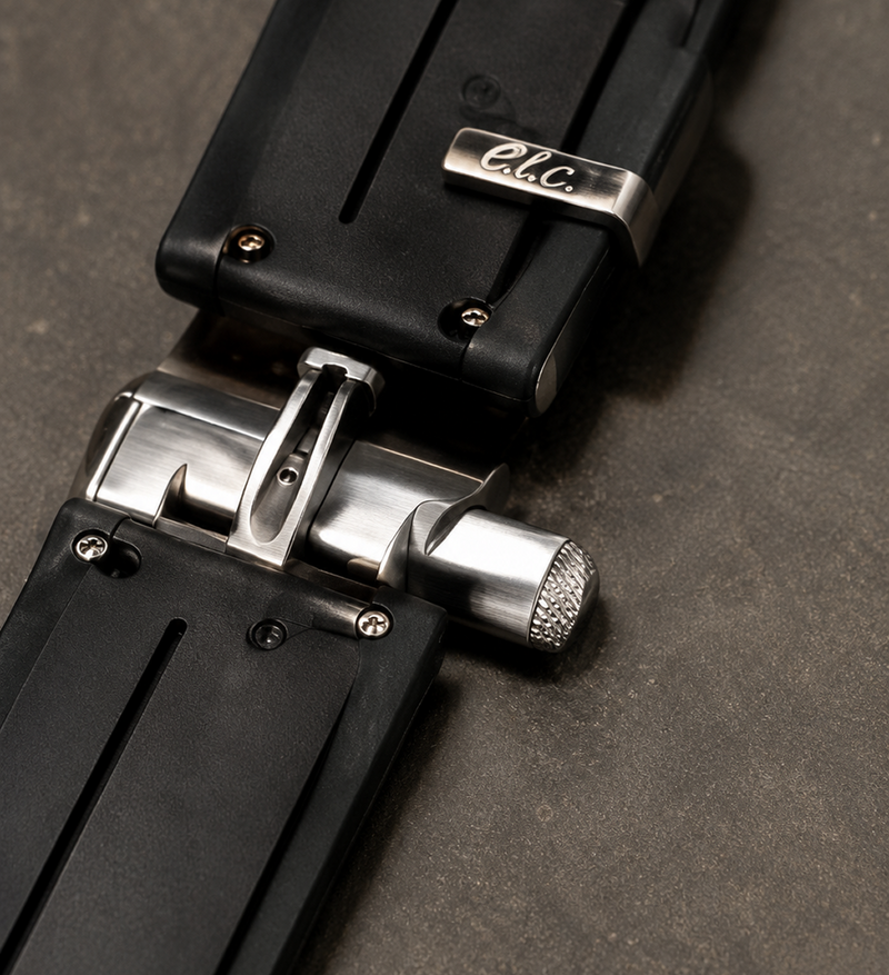 Tool-free watch strap change system with quick-release mechanism